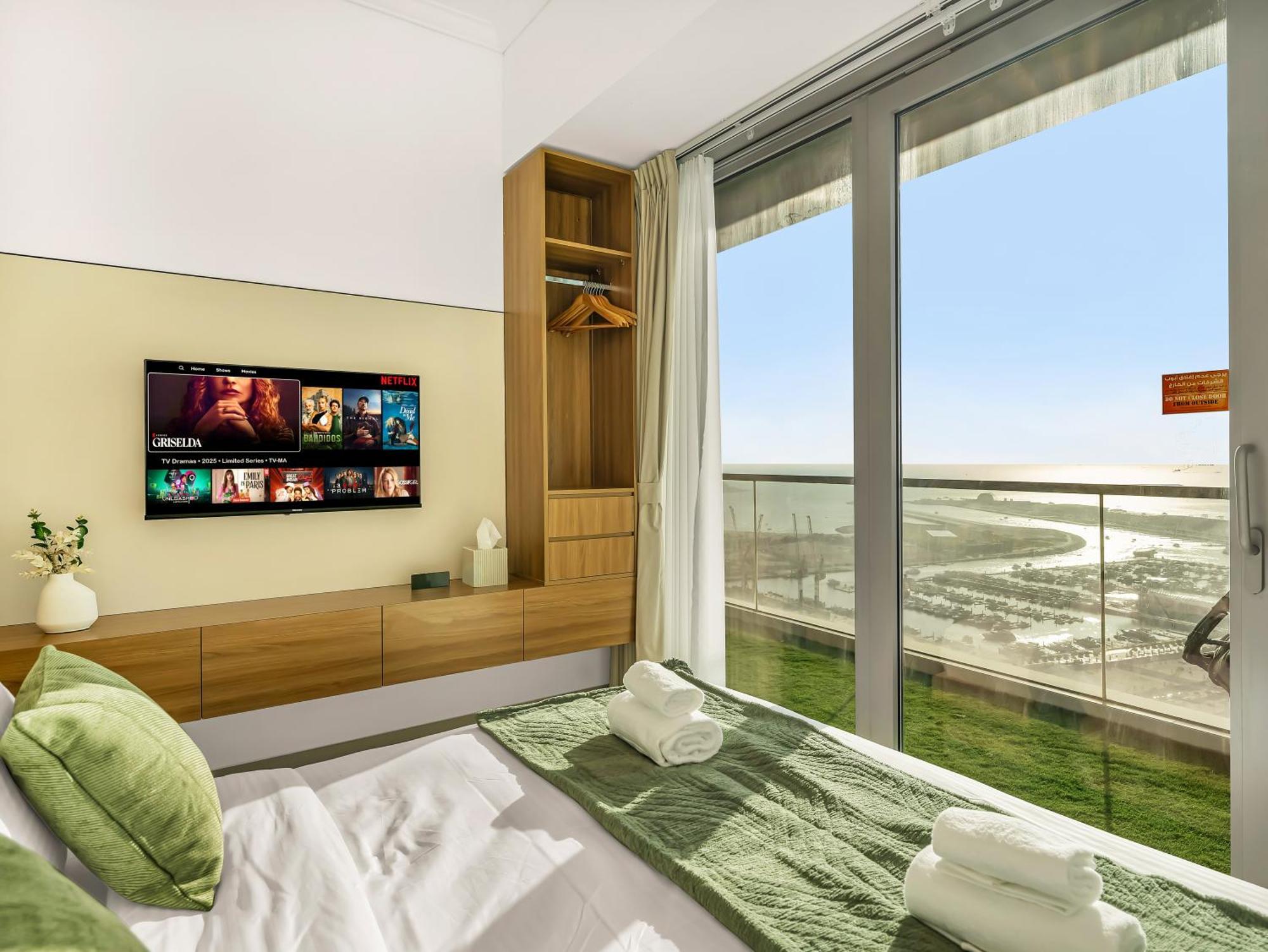 Apartment Sensational Direct Sea, Ain View And Palm Jumeirah In Marina
