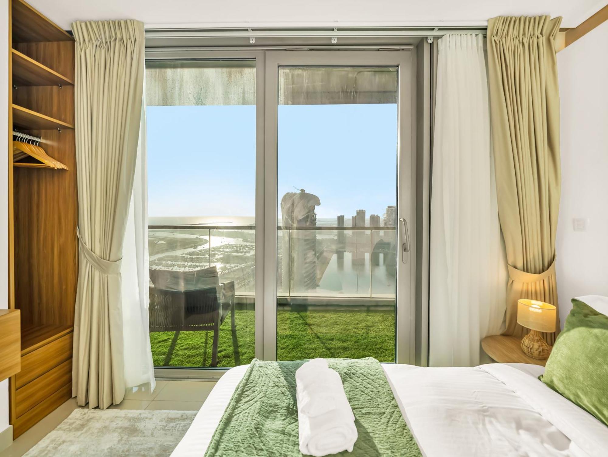 Sensational Direct Sea, Ain View And Palm Jumeirah In Marina