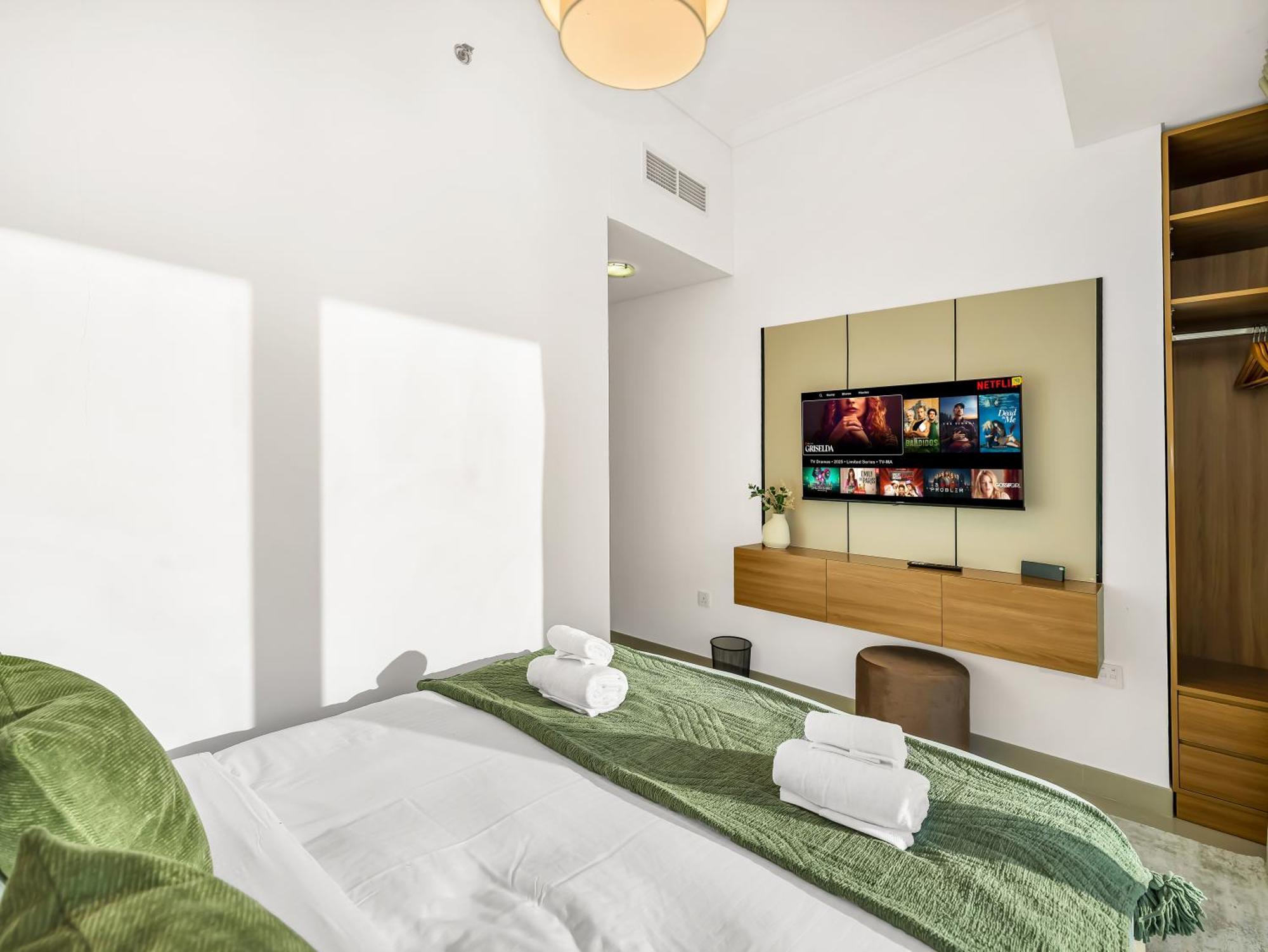 Sensational Direct Sea, Ain View And Palm Jumeirah In Marina Apartment